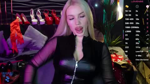 Snapshot of mistress_darsy chatting on February 20, 5:20 pm Darsy online show from February 20, 5:20 pm