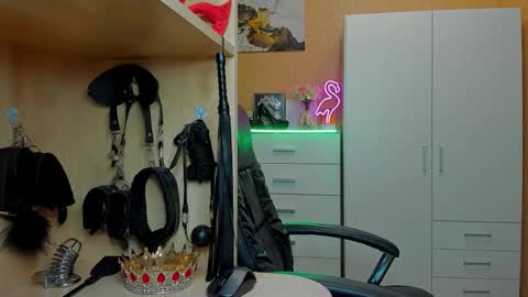 Mistress Kristi online show from April 22, 8:05 pm