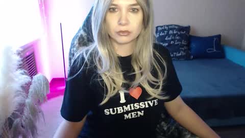 Miss Bailey online show from November 27, 9:39 am