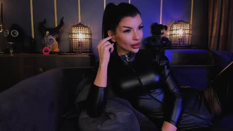 Elenia online show from December 4, 10:51 am