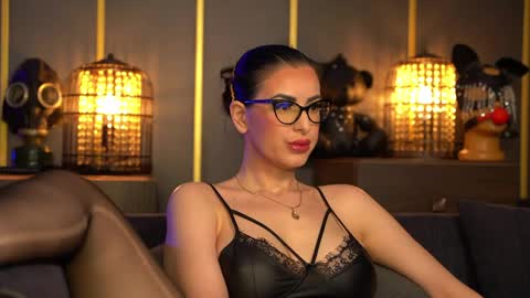 Mistress Kelly online show from April 3, 9:33 pm