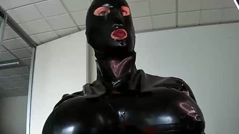 Snapshot of mistresslatexxx chatting on October 28, 7:53 am Bianca online show from October 28, 7:53 am