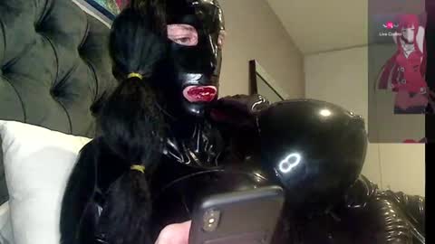 Snapshot of mistresslatexxx chatting on March 11, 12:28 pm Bianca online show from March 11, 12:28 pm