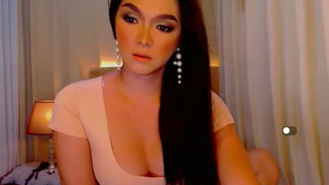 Leah online show from April 5, 7:00 pm