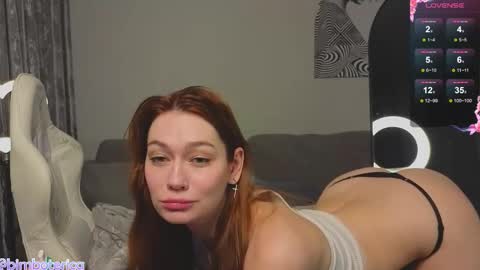 Snapshot of misty_roseee chatting on September 24, 2:35 pm misty_roseee online show from September 24, 2:35 pm