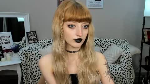 Misty online show from April 21, 2:51 am