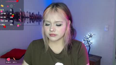 mixie_cute online show from December 3, 7:50 pm