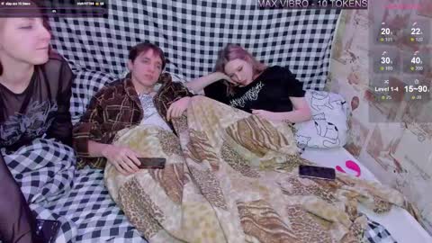 Tim and Lisa  Simon and Luna online show from February 9, 10:54 pm