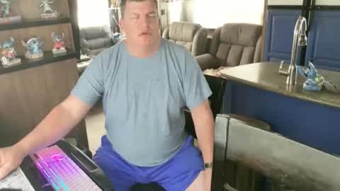 mmmthatsfunnn online show from March 18, 6:25 pm