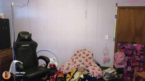 MOCHA   JAMES THE NPC  online show from April 22, 10:28 pm