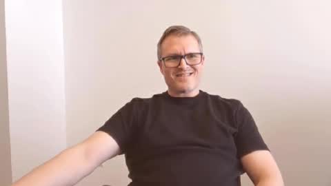 Moe online show from September 12, 6:54 pm