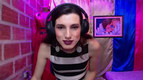 Snapshot of moira_hot chatting on October 25, 5:19 am moira_hot online show from October 25, 5:19 am