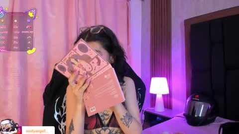 Molly online show from April 18, 7:07 pm