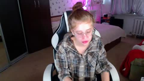 Molly Prvt is open online show from April 30, 4:06 am