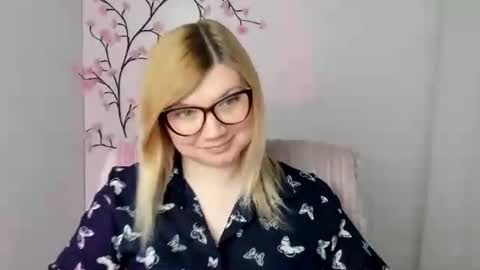 Molly online show from April 20, 11:35 am