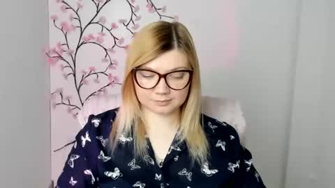 Molly online show from April 22, 11:39 am