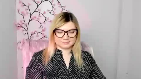 Molly online show from January 6, 5:39 pm