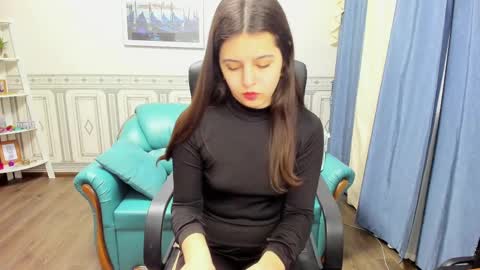 Snapshot of molly_owens chatting on February 23, 1:10 pm Molly Owens online show from February 23, 1:10 pm