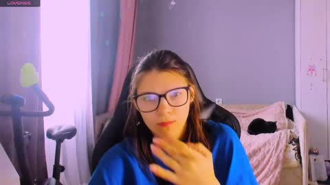  KIRA  online show from April 11, 5:12 am