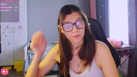  KIRA  online show from February 9, 5:33 am