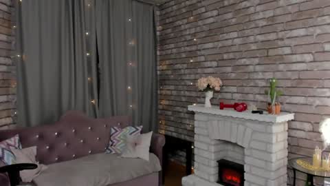 hi im Molly heregreat boobs big heart  warm pussy  online show from April 24, 12:23 am