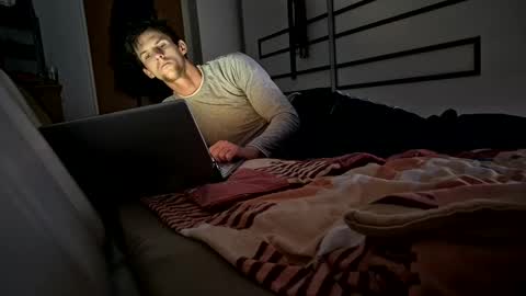 Snapshot of molnaratti14 chatting on January 7, 3:46 am Oszkr online show from January 7, 3:46 am