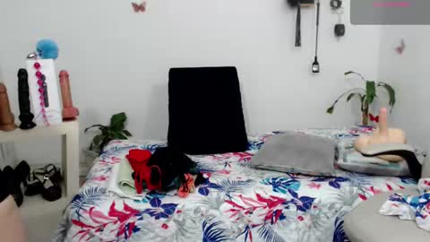 Snapshot of mom_17 chatting on October 2, 9:46 pm Celeste online show from October 2, 9:46 pm