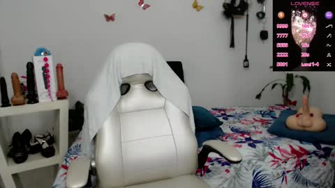 Snapshot of mom_17 chatting on September 30, 9:58 pm Celeste online show from September 30, 9:58 pm