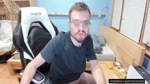 momotkb online show from November 14, 9:49 pm