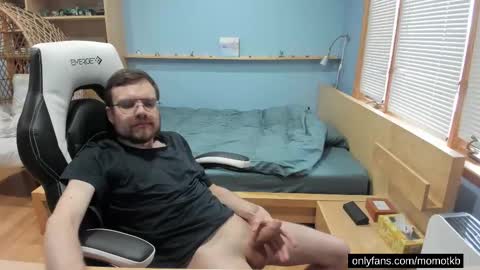 momotkb online show from March 5, 8:40 pm