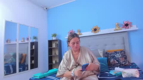 paola online show from December 13, 7:53 pm