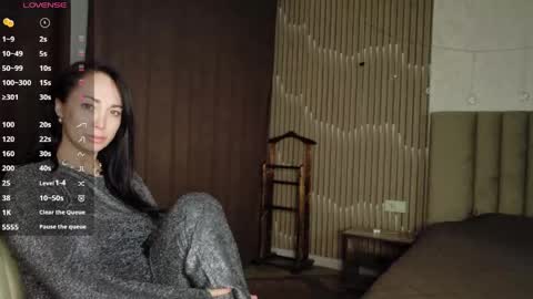 monica_weisss online show from April 25, 6:16 pm