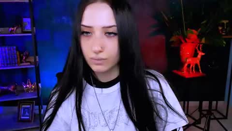 monicalowes online show from July 8, 8:07 am