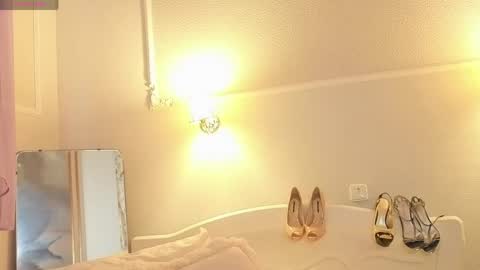 monicaluxxx online show from April 5, 1:19 pm