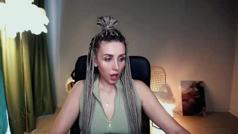 monicariley online show from May 29, 10:46 am