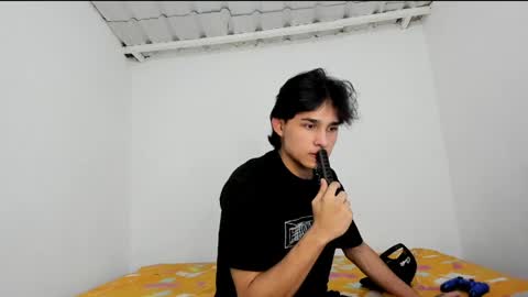 monky_0002 online show from May 26, 9:10 pm