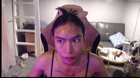 ELYSE A SIMPLE GIRL online show from April 23, 11:40 am