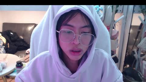 Snapshot of monstercockselfsuck chatting on December 9, 5:51 am ELYSE A SIMPLE GIRL online show from December 9, 5:51 am