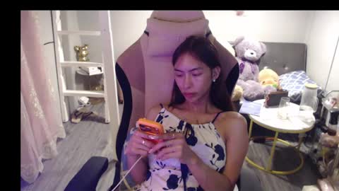 ELYSE A SIMPLE GIRL online show from May 11, 10:22 am