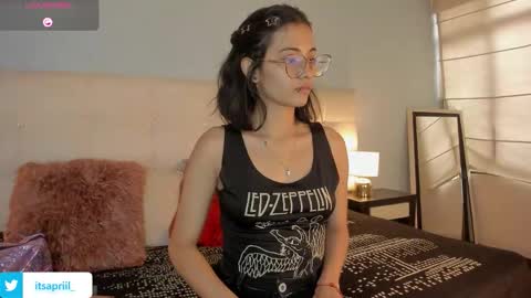 Snapshot of moon__april chatting on September 23, 8:48 pm Elizabeth online show from September 23, 8:48 pm