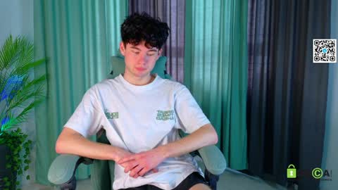 moon_gloww online show from April 8, 4:48 am