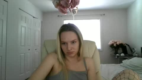 moon_light_girl online show from May 29, 6:50 pm