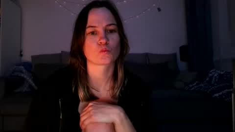 moon_lilithx online show from December 1, 5:15 pm