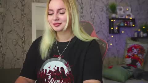 Emilia online show from March 1, 9:02 am