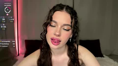 moonfaairy online show from March 12, 8:01 pm