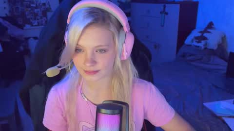 Snapshot of moonlight_mia chatting on October 18, 9:30 pm Mia   online show from October 18, 9:30 pm