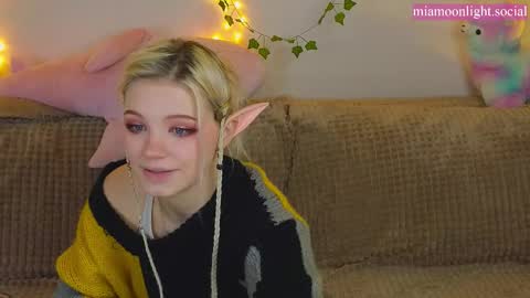 Snapshot of moonlight_mia chatting on March 12, 4:24 pm Mia   online show from March 12, 4:24 pm