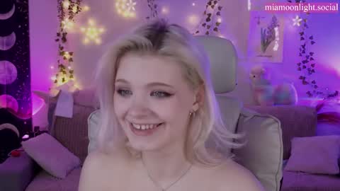 Snapshot of moonlight_mia chatting on March 8, 8:14 pm Mia   online show from March 8, 8:14 pm