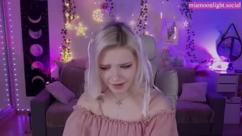 Snapshot of moonlight_mia chatting on March 8, 5:11 pm Mia   online show from March 8, 5:11 pm