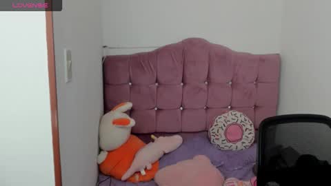 Snapshot of morena_rodriguez_9 chatting on October 22, 8:10 pm morena_rodriguez_9 online show from October 22, 8:10 pm